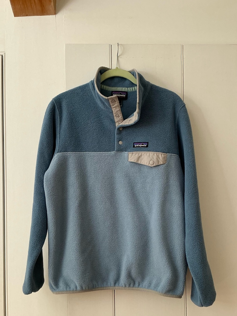 Patagonia Women’s Light Blue Two-Tone Synchilla Snap-T Fleece Pullover